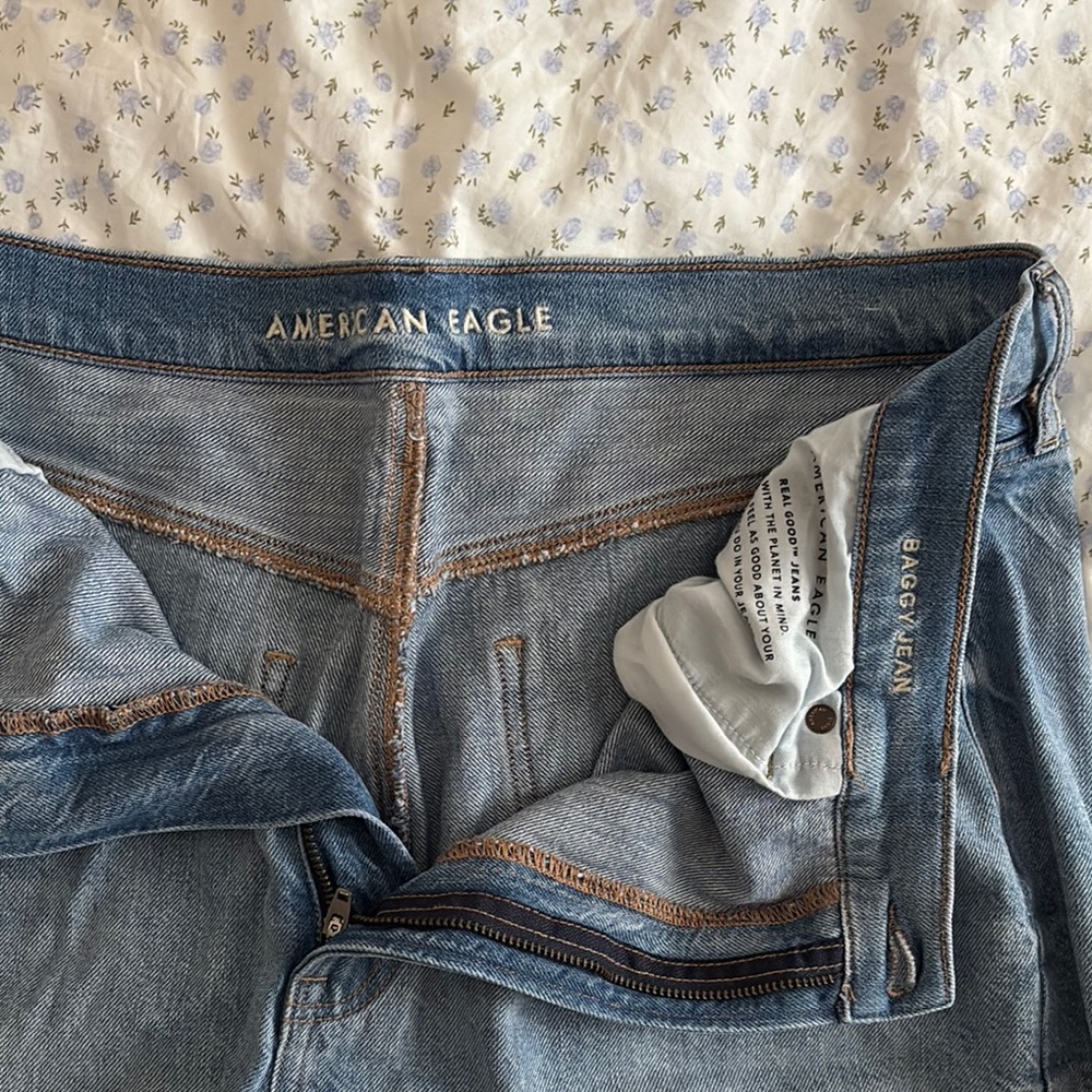 American Eagle Outfitters Medium Wash Baggy Jeans